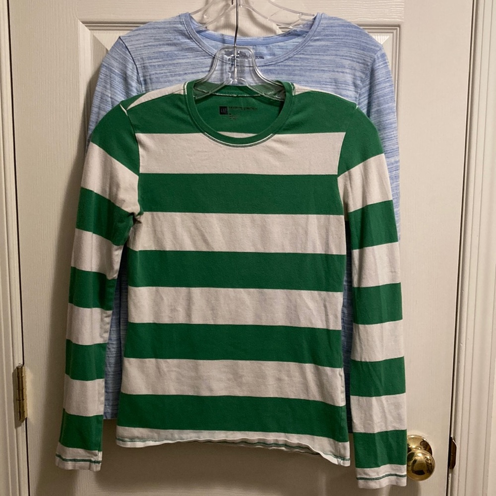 Women’s size M bundle - 1 GAP shirt and one Croft and Barrow
